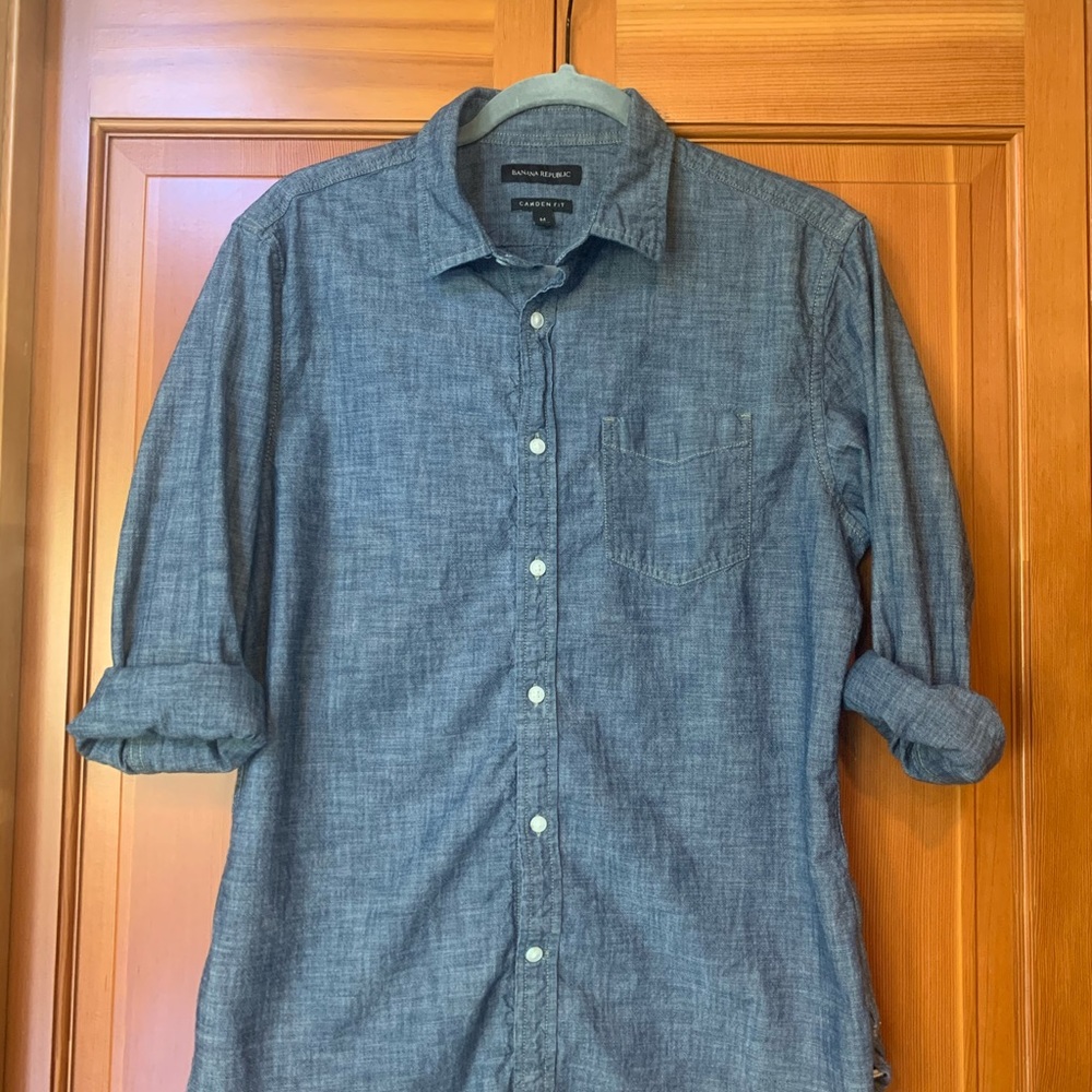 Banana Republic Chambray Button Down (M)
